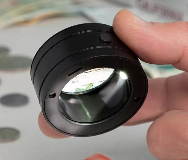 Джобна лупа с LED светлина - купи онлайн от MixoMarket
